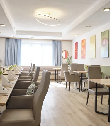 ©                                                                                                                                  | THOMAS SATTLER