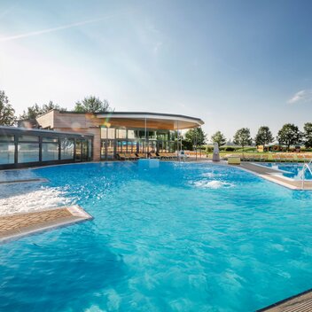 Outdoor area of the H2O Hotel-Therme-Resort in Bad Waltersdorf | © H20 Therme Sebersdorf | Harald Eisenberger