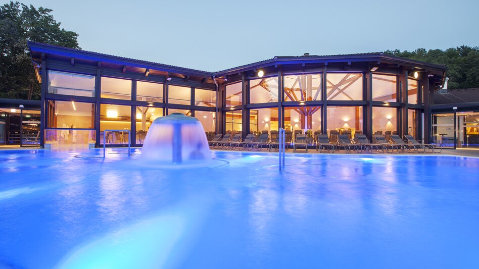 Healing thermal water in the spa Bad Waltersdorf | © Heilthermen Resort Bad Waltersdorf | Harald Eisenberger