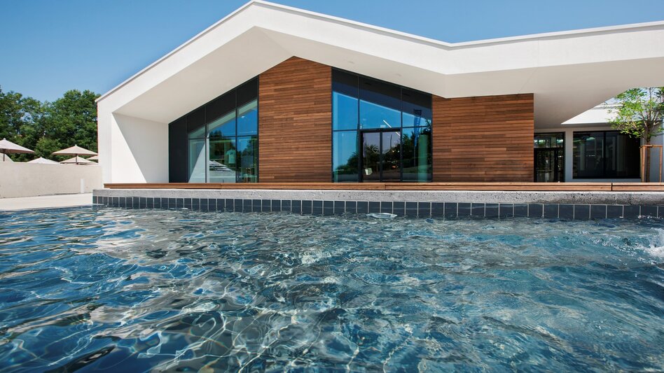 Elegant architecture in the spa Bad Waltersdorf | © Heilthermen Resort Bad Waltersdorf | Harald Eisenberger