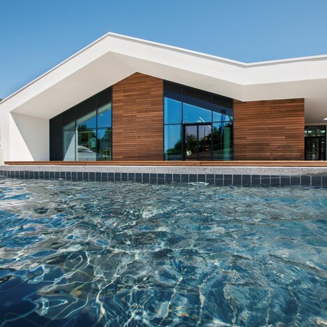 Elegant architecture in the spa Bad Waltersdorf | © Heilthermen Resort Bad Waltersdorf | Harald Eisenberger