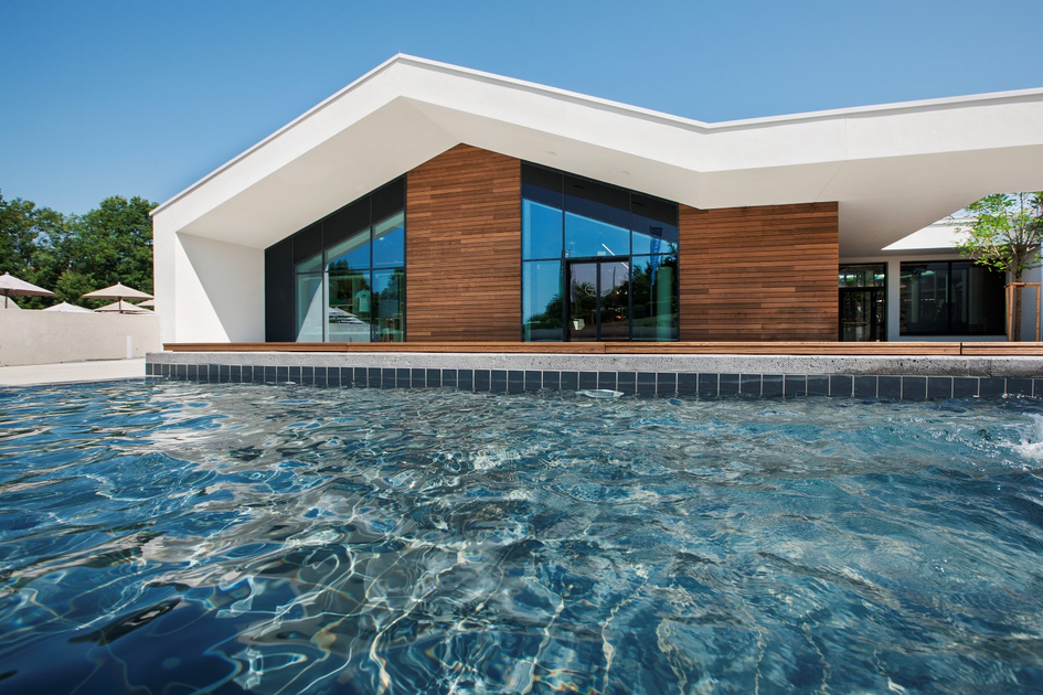 Stilvolle Architektur in der Heiltherme Bad Waltersdorf | © Heilthermen Resort Bad Waltersdorf | Harald Eisenberger