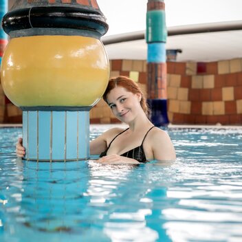 Innenbereich der Rogner Bad Blumau Therme | © Rogner Bad Blumau, Hundertwasser Architekturprojekt | Hundertwasser Architekturprojekt