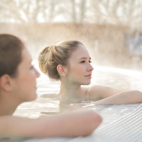 Winter-Auszeit im heilkräftigen Thermalwasser | © Thermen- & Vulkanland | Harald Eisenberger
