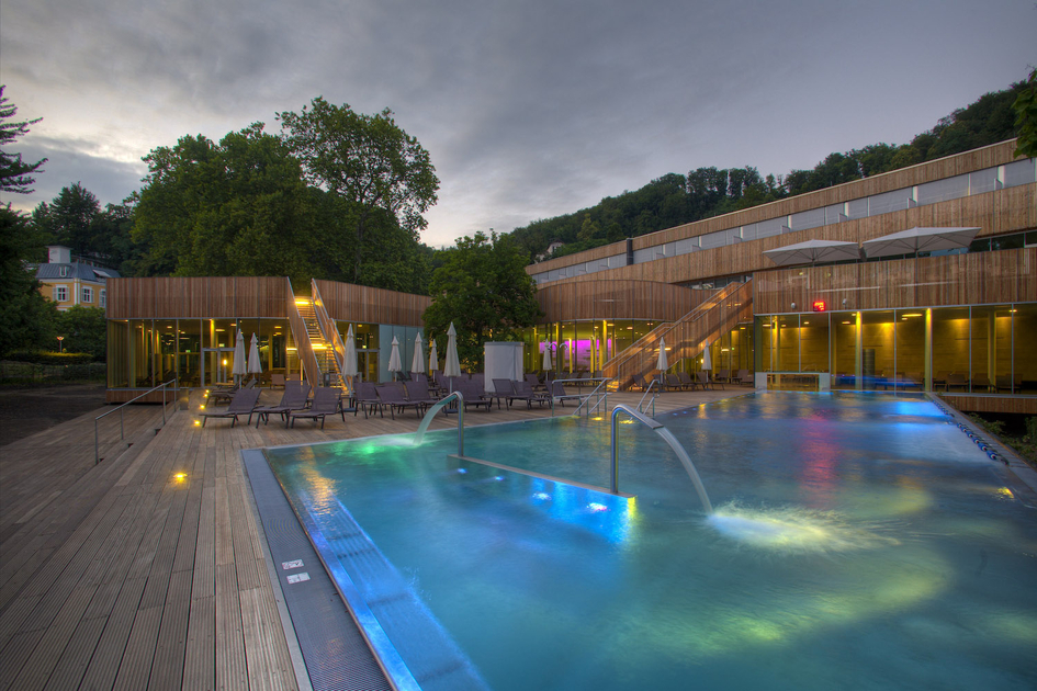 Außenbecken der Therme der Ruhe in Bad Gleichenberg | © Das Kurhaus Bad Gleichenberg | Jack Coble