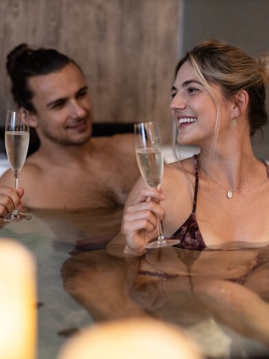 Togetherness in the private spa of the thermal bath Bad Loipersdorf  | © Thermenresort Loipersdorf | Jean Van Luelik Photographer | © Thermenresort Loipersdorf