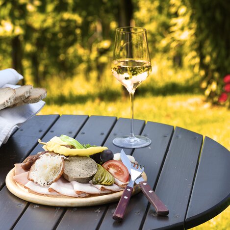 Styrian pleasure at the Buschenschank  | © Thermen- & Vulkanland | pixelmaker.at | pixelmaker.at