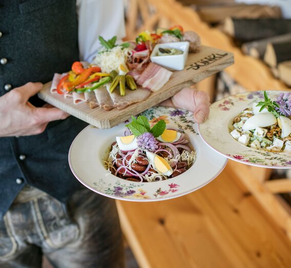 Typical Styrian - Brettljause and beetle beans | © Thermen- & Vulkanland | Harald Eisenberger