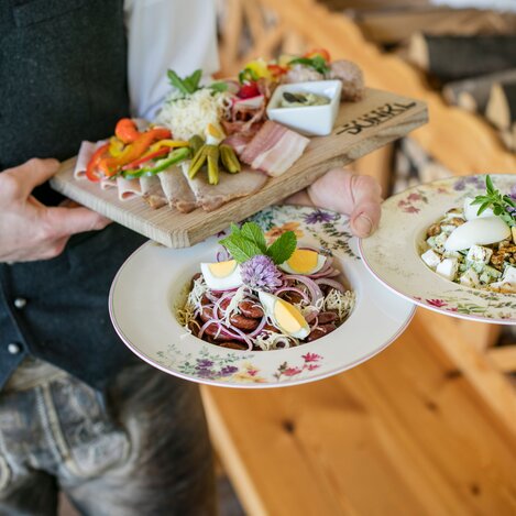 Typisch steirisch - Brettljause und Käferbohnen | © Thermen- & Vulkanland | Harald Eisenberger