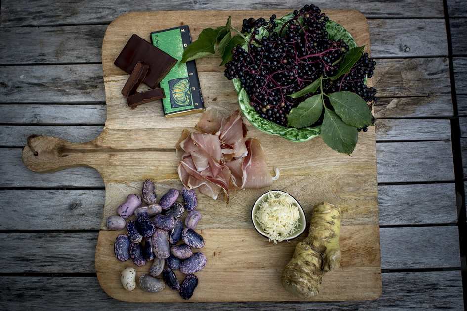Das kulinarische Thermen- & Vulkanland: Vulcanoschinken, Zotter-Schokolade, Käferbohnen, Kren und Holunder | © STG | Tom Lamm