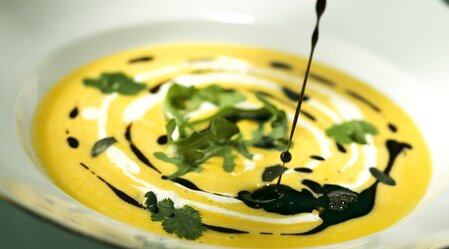 Cream of pumpkin soup - a classic of Styrian cuisine | © Thermen- & Vulkanland | pixelmaker.at | © Tourismusverband Thermen- & Vulkanland | pixelmaker.at