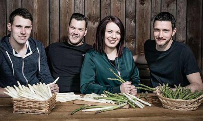 The Young Wild Asparagus Farmers | © Spar AG | Werner Krug
