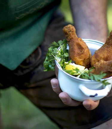 Deep fried chicken, a Styrian speciality | © Steiermark Tourismus | Tom Lamm