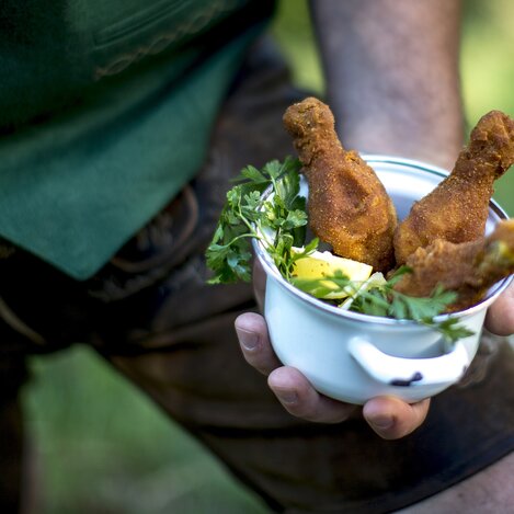 Das Backhendl, eine steirische Spezialität | © STG | Tom Lamm