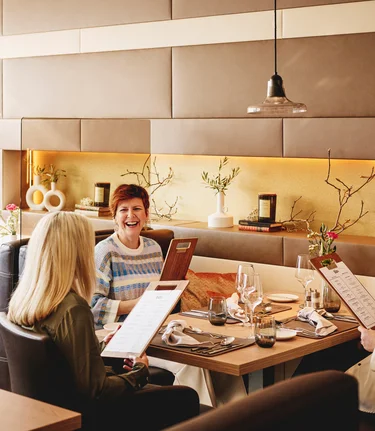 Feinste Kulinarik und herzliche Gastgeber im Hotel Kowald | © Thermen- & Vulkanland | Michael Königshofer