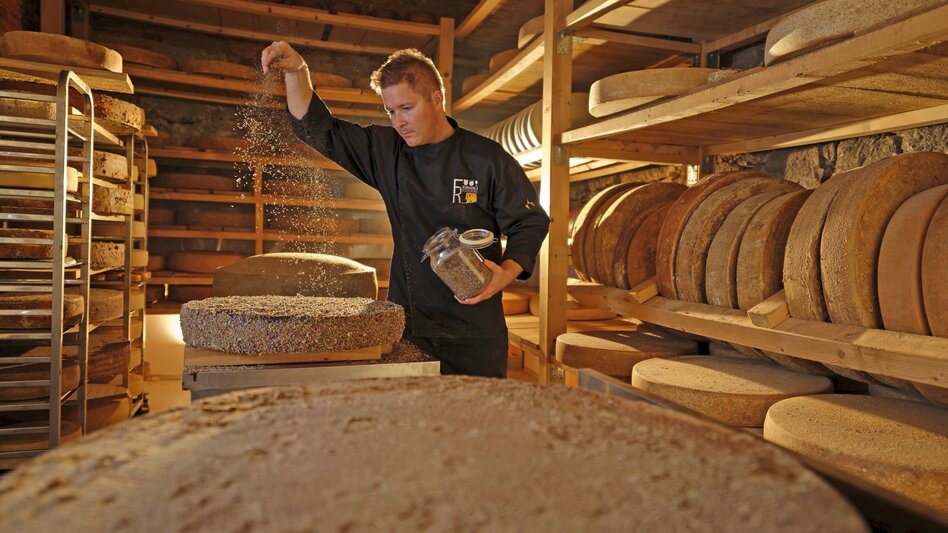 The cheese artist - Fromagerie zu Riegersburg | © Thermen- & Vulkanland | Bernhard Bergmann