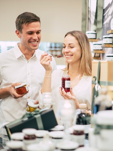 Tasting at Finks Delicatessen | © Steirisches Vulkanland | Bernhard Bergmann