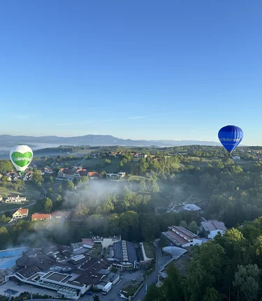 Ballooning over the Heilthermen Resort Bad Waltersdorf | © STG | A-Z Ballonfahrten Kindermann-Schön