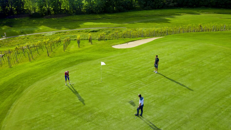 Traminergolf Resort Klöch nestled in the vineyard | © Thermen- & Vulkanland | pixelmaker.at