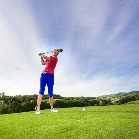 Tee off at the Traminergolf Resort Klöch | © Thermen- & Vulkanland | pixelmaker.at