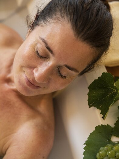Grünkraft Steiermark: Heilkraft aus der Weintraubentherapie im Vitalhotel der Therme Bad Waltersdorf. | © Steiermark Tourismus / punkt & komma