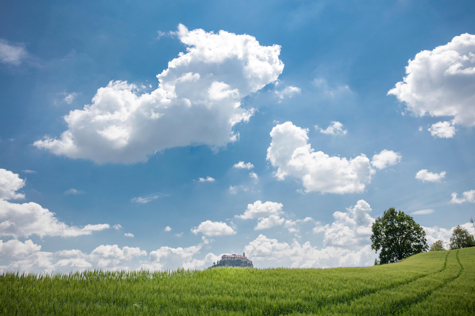 bike 4 elements Lufttour mit Blick auf die Riegersburg | © Thermen- & Vulkanland | Harald Eisenberger