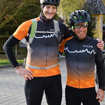 Sportliche Radfahrer am Vulcania300 | © Thermen- & Vulkanland | Christian Thomaser