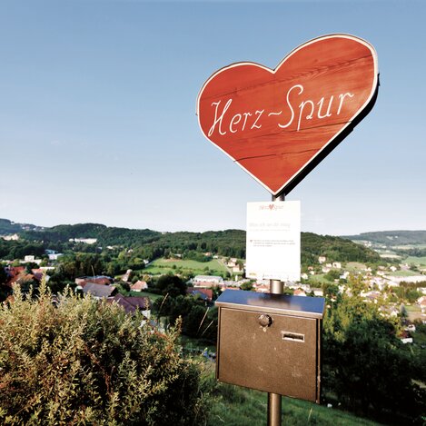 Der Liebe auf der Spur entlang der Herz-Spur in Bad Gleichenberg | © Thermen- & Vulkanland | Werner Krug