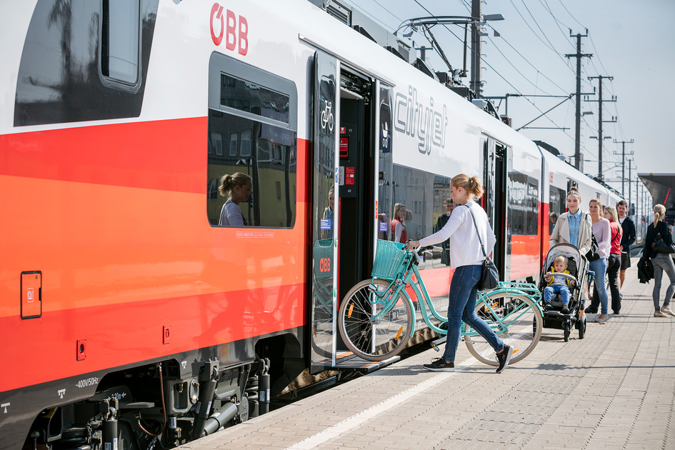 Arrival in the thermal & volcanic country by train | © Thermen- & Vulkanland | Harald Eisenberger