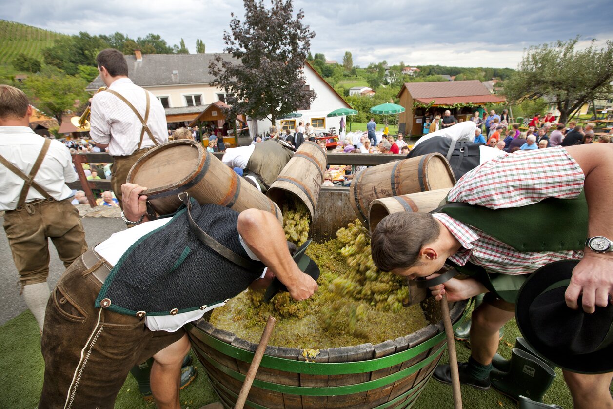 Pressfest in Klöch - Handwerk und Kulinarik spielen eine große Rolle bei den Events in der Erlebnisregion | © Thermen- & Vulkanland | Harald Eisenberger