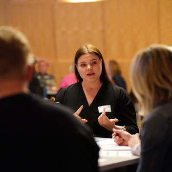 KURT Kick Off Veranstaltung World Cafe Diskussion Nahaufnahme | © FH Joanneum Bad Gleichenberg | Lisa Almer