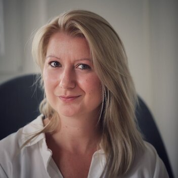 Katrin Erben: "Wir sind von einem Klimawandel betroffen, der teilweise auch Chancen und Potenziale birgt, was aber nicht bedeutet, dass alles gut ist. Es geht darum, Anpassungen vorzunehmen und dort, wo möglich, auch zur Verlangsamung des Klimawandels“  - Expertin für Nachhaltigkeit Österreich Werbung | © Wolfgang Erben | Wolfgang Erben