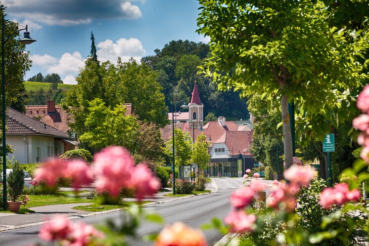 Ortszentrum, Blumen, Frühling, Sommer | © Gemeinde Bad Loipersdorf