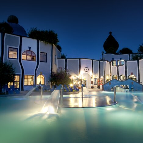 Rogner Bad Blumau Nachtaufnahme | © Rogner Bad Blumau, Hundertwasser Architekturprojekt | © Rogner Bad Blumau, Hundertwasser Architekturprojekt