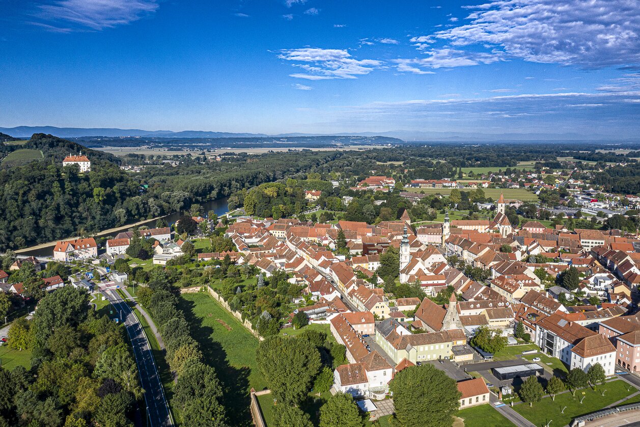 Luftaufnahme der historischen Altstadt Bad Radkersburg | ©pixelmaker.at | Robert Sommerauer