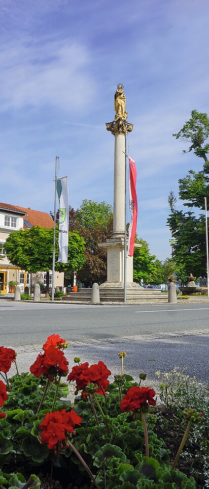 Monument on Burgau's main square | © Tourismusverband Thermen- Vulkanland, Uwe Reinecke