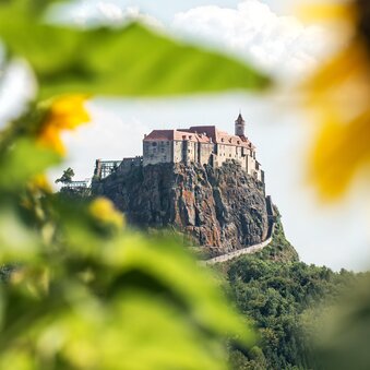 View to the Castle Riegersburg | © Tourismusverband Thermen- & Vulkanland I derferder.at
