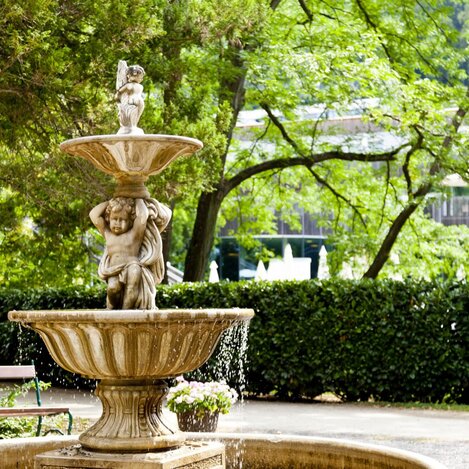 Von den Einheimischen wird der Kurpark liebevoll als "grüner Salon" bezeichnet. | © TV Region Bad Gleichenberg, Werner Krug | Werner Krug A-8020 Graz | © TV Region Bad Gleichenberg, Werner Krug