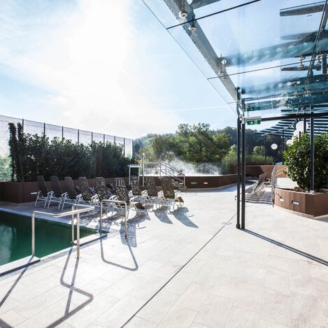 Der Freibereich der Sonnensauna im Thermenresort Loipersdorf. | © Thermenresort Loipersdorf | © Thermenresort Loipersdorf