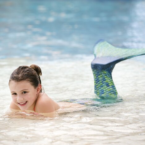 Mermaiding - Schwimmen wie eine Meerjungfrau | © Thermen- & Vulkanland | Harald Eisenberger | © H2O Thermen Resort Bad Waltersdorf_Harald Eisenberger