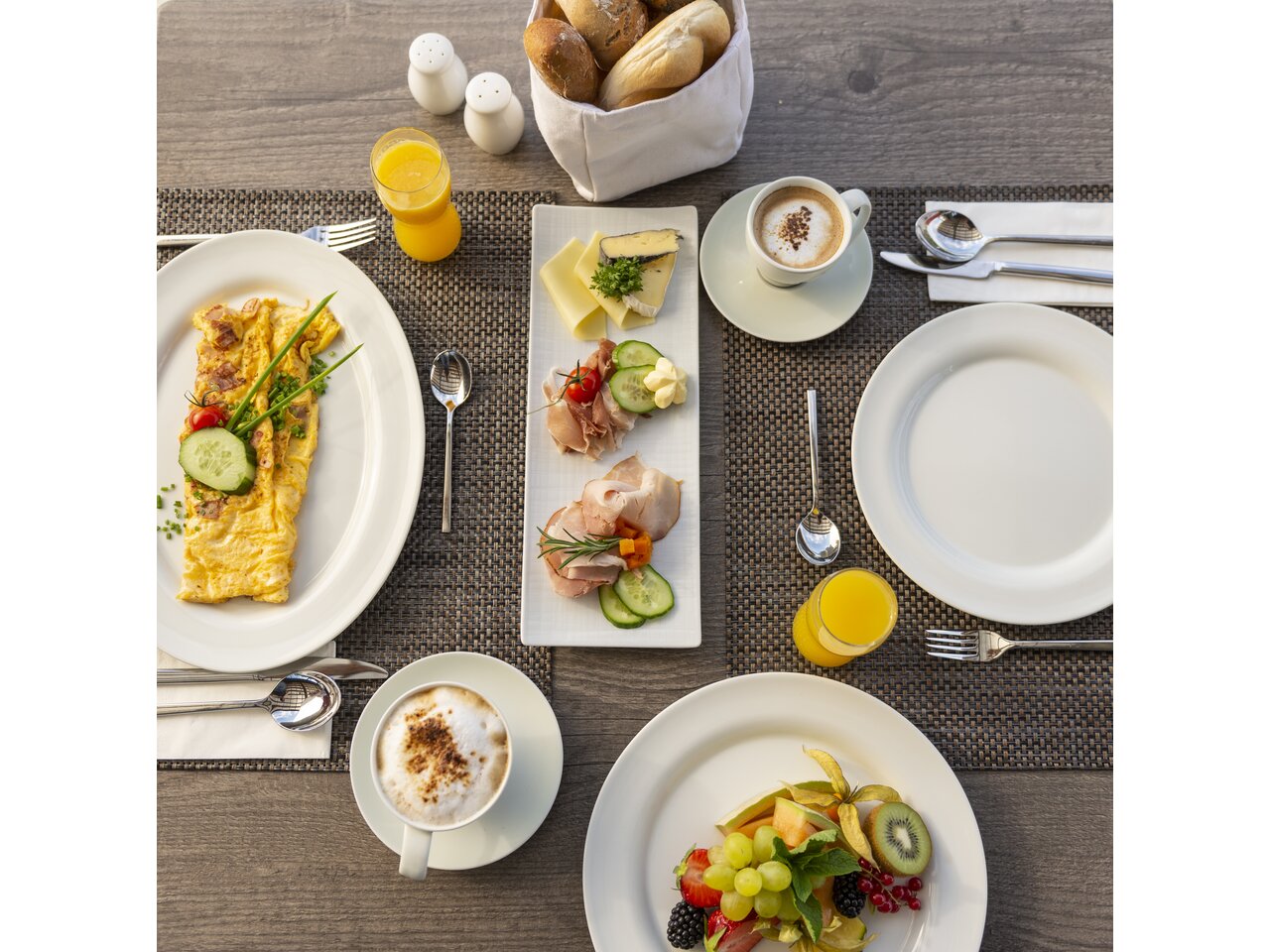 Frühstück, Brunch, Frühstückstisch | © Bernhardt Bergmann