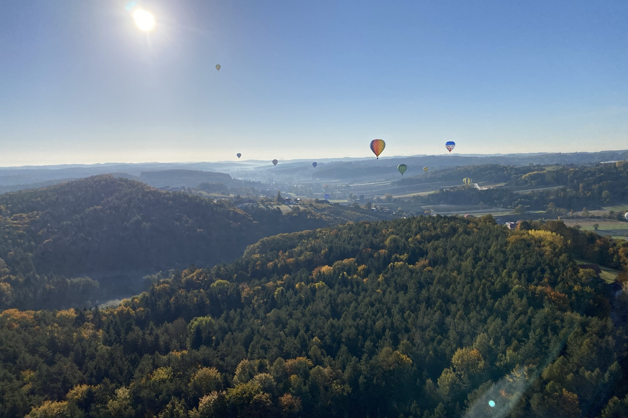 Ballone über dem Thermen- & Vulkanland | © Thermen- & Vulkanland