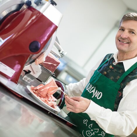 Schinken aufschneiden will gelernt werden | © Jean Van Luelik PHOTOGRAPHER | Jean Van Luelik PHOTOGRAPHER