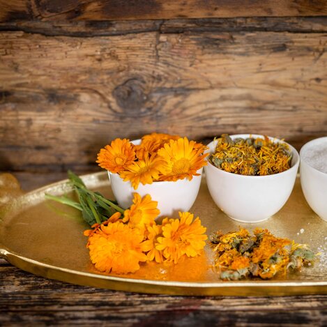 Meersalz Peeling mit Ringelblumen | © Rogner Bad Blumau Hundertwasser Architekturprojekt