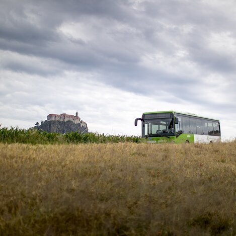 Bus vor der Riegersburg | © Verbundlinie | Tom Lamm