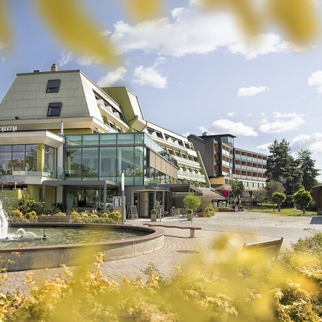 Hotel Vier Jahreszeiten - Außenansicht | © Hotel Vier Jahreszeiten Loipersdorf | Jean Van Luelik PHOTOGRAPHER