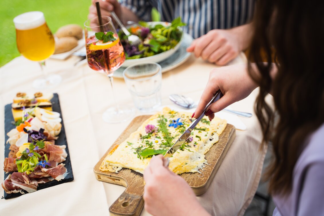 Mittagessen im Kellerstüberl  | © Thermen- & Vulkanland | Fabian Trummer
