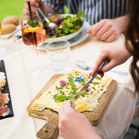 Mittagessen im Kellerstüberl  | © Thermen- & Vulkanland | Fabian Trummer