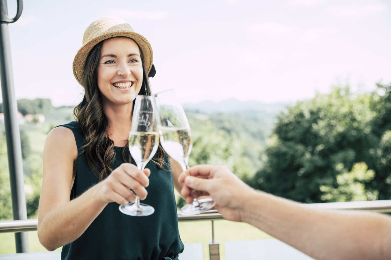 Auf besondere Momente mit Vulkanlandsekt anstoßen | © Thermen- & Vulkanland |  Bernhard Bergmann