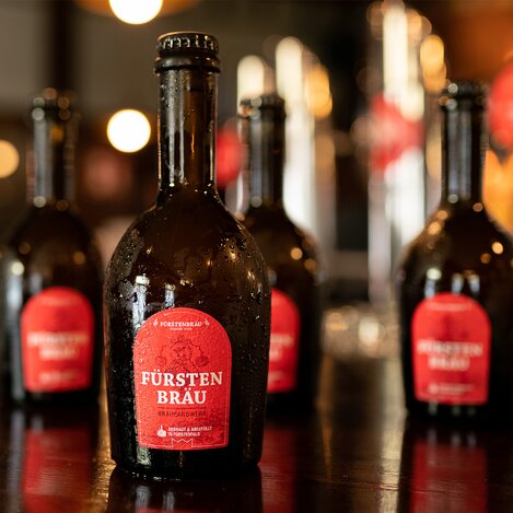 Fürstenbräu: Bernsteinfarben, vollmundig, leicht malzig, mit angenehmem Hopfenaroma | © Fürstenbräu